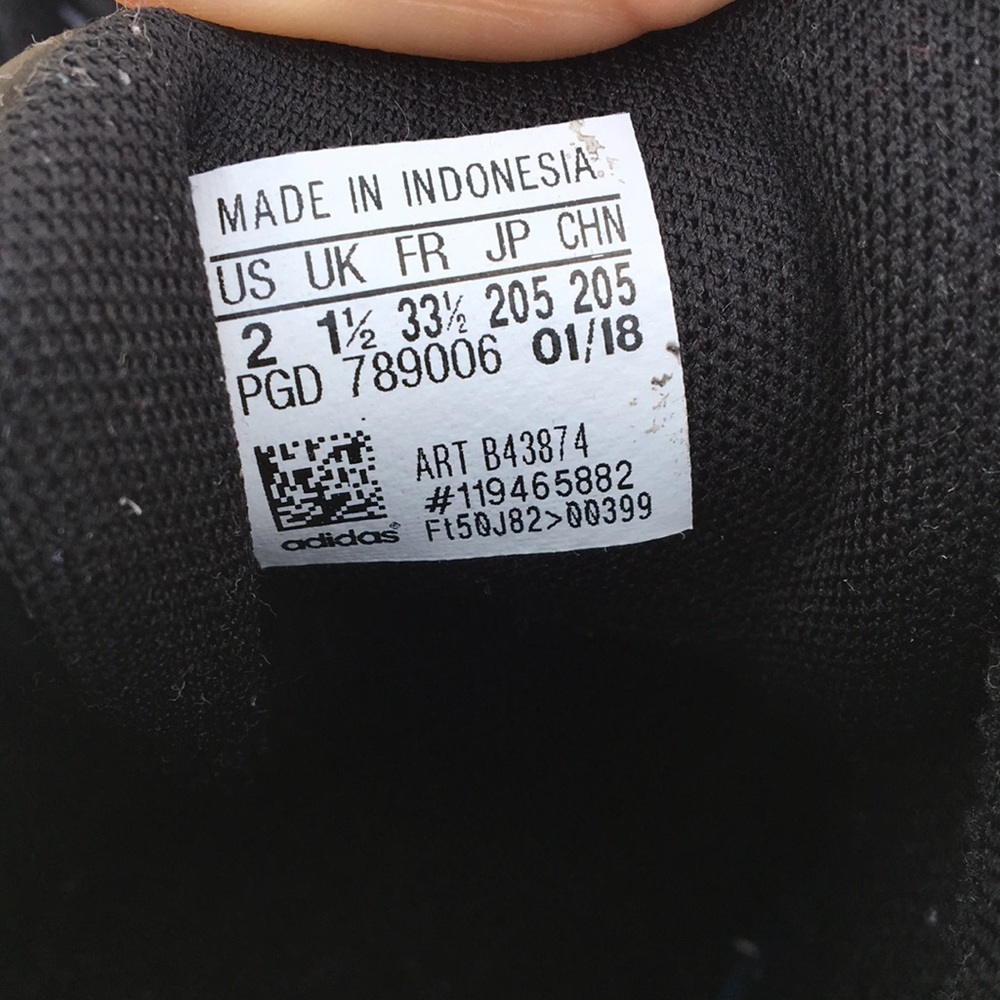 SOLD!!! Adidas sneakers black/white Size 2 youth - Picture 5 of 6